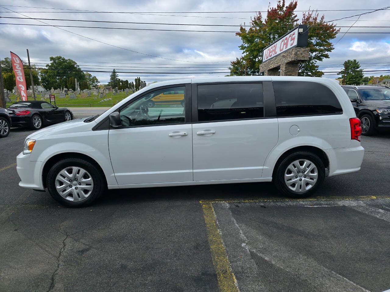 Used 2018 Dodge Grand Caravan SE w/ UConnect Hands-Free Group FWD image 6