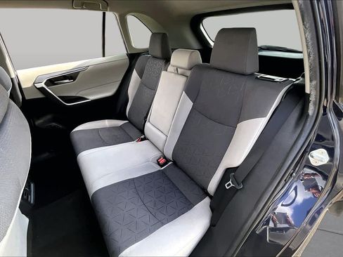 Used 2020 Toyota RAV4 XLE FWD image 19