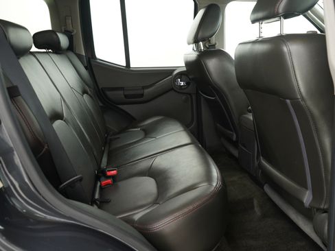 Used 2011 Nissan Xterra PRO-4X w/ Pro-4x Leather Pkg image 13