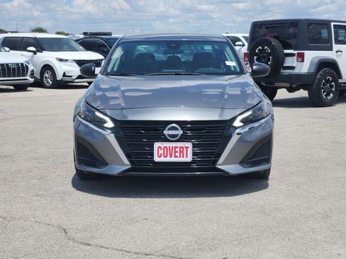 Used 2025 Nissan Altima 2.5 SV FWD image 2