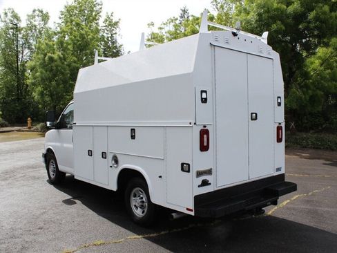 Used 2019 Chevrolet Express 3500 w/ Power Convenience Package RWD image 3
