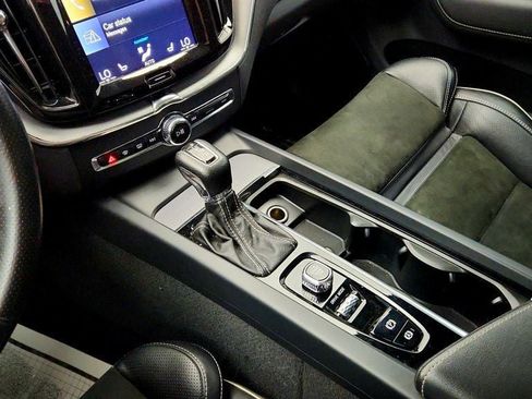 Used 2019 Volvo XC60 T6 R-Design AWD/4WD image 16