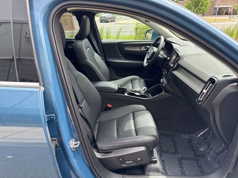 Certified 2025 Volvo XC40 B5 Plus AWD/4WD image 15