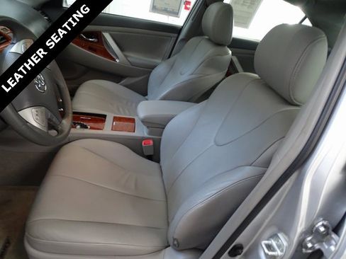 Used 2009 Toyota Camry XLE image 2