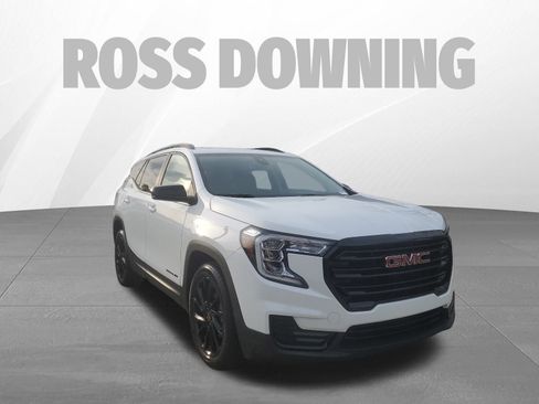 Used 2023 GMC Terrain SLE w/ Driver Convenience Package image 3