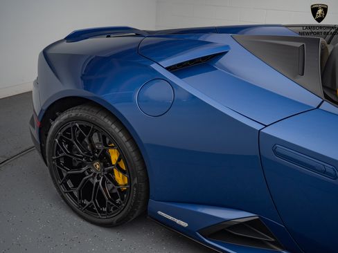 Used 2023 Lamborghini Huracan EVO image 5