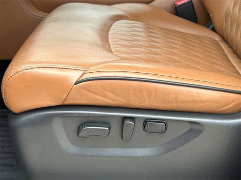 Used 2024 INFINITI QX80 Sensory image 10