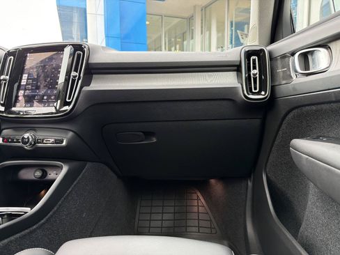 Used 2024 Volvo XC40 B5 Ultimate w/ Protection Package Premier AWD/4WD image 33
