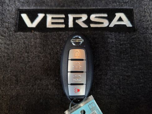 Used 2021 Nissan Versa SV FWD image 29