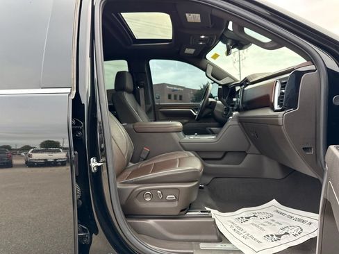 Used 2025 GMC Sierra 3500 Denali w/ Denali Reserve Package AWD/4WD image 12