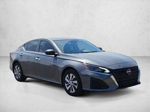 Certified 2025 Nissan Altima 2.5 S FWD image 3