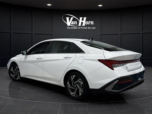 Used 2024 Hyundai Elantra Limited image 3