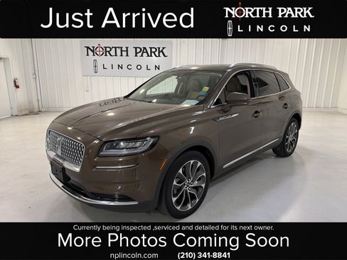 Used 2022 Lincoln Nautilus Reserve image 1