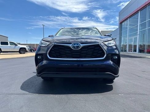 Used 2022 Toyota Highlander Limited AWD/4WD image 2