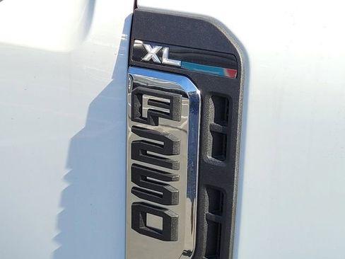 New 2026 Ford F250 XL w/ XL Chrome Package RWD image 24