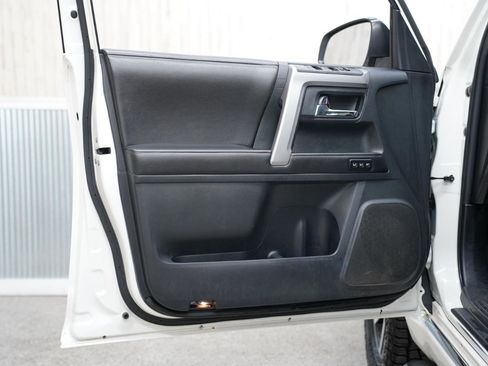 Used 2015 Toyota 4Runner Limited image 29