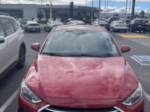 Used 2017 Hyundai Elantra SE image 1