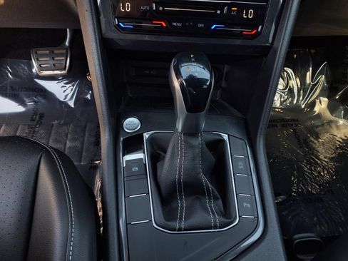 Certified 2022 Volkswagen Tiguan SE R-Line FWD image 12