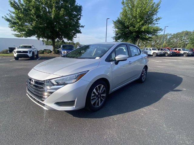 Used 2025 Nissan Versa SV FWD image 5