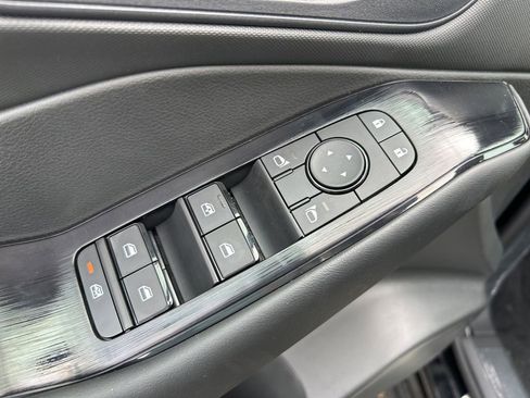 Used 2025 Nissan Rogue S image 13