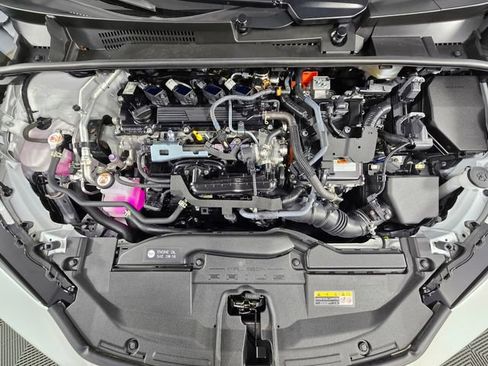Used 2024 Toyota Prius XLE FWD image 12