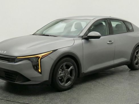 Used 2025 Kia K4 LXS image 3