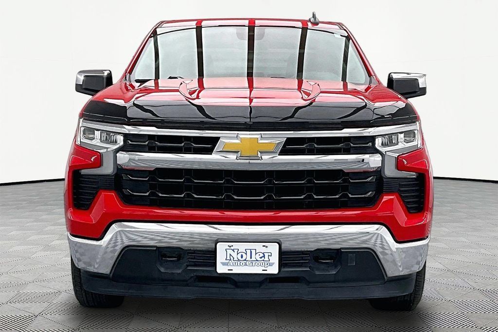 Used 2023 Chevrolet Silverado 1500 LT AWD/4WD image 3