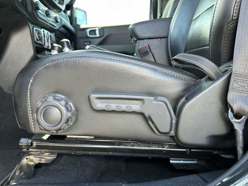 Used 2020 Jeep Gladiator Overland AWD/4WD image 14