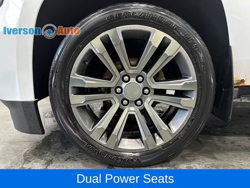 Used 2018 Chevrolet Suburban LT image 12