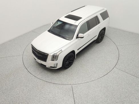 Used 2017 Cadillac Escalade Luxury RWD image 9