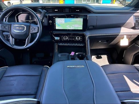 Used 2025 GMC Sierra 2500 AT4X AWD/4WD image 15