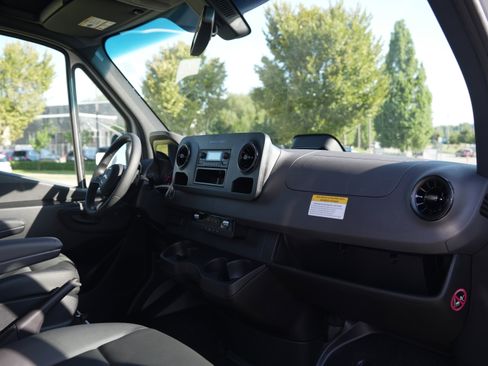 New 2025 Mercedes-Benz Sprinter 2500 image 38