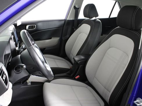 Certified 2023 Hyundai Venue SEL image 18