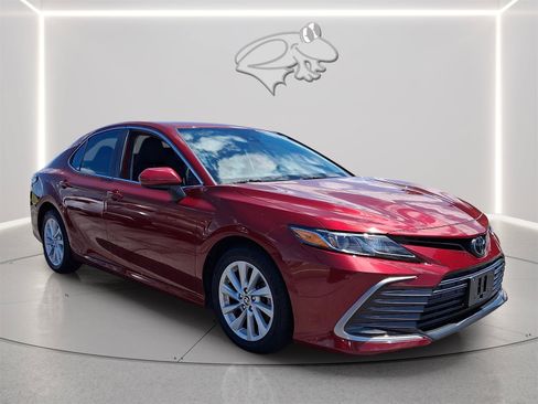 Used 2021 Toyota Camry LE w/ Carpet Mat Package (TMS) AWD/4WD image 6