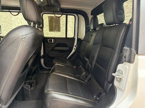 Used 2020 Jeep Gladiator Overland AWD/4WD image 13