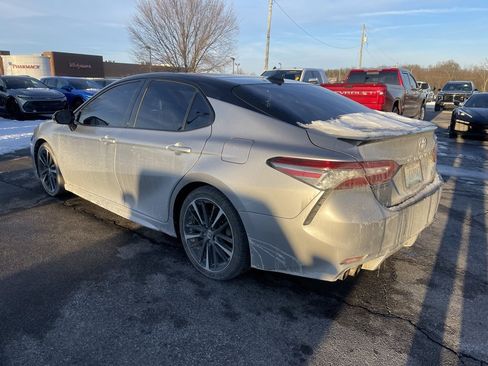 Used 2019 Toyota Camry XSE image 7