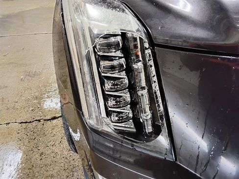 Used 2015 Cadillac Escalade Luxury image 19