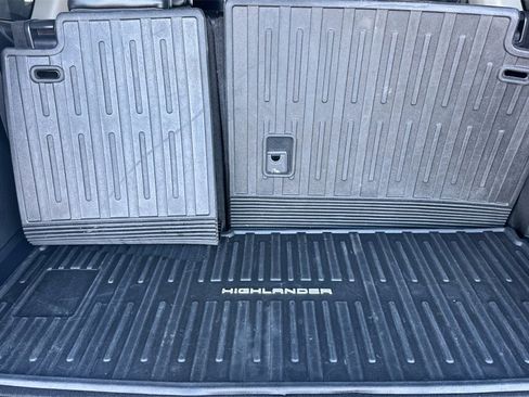 Used 2023 Toyota Highlander Limited image 18