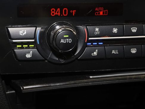 Used 2013 BMW 750i xDrive image 8