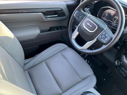 Used 2025 GMC Sierra 1500 SLT AWD/4WD image 17