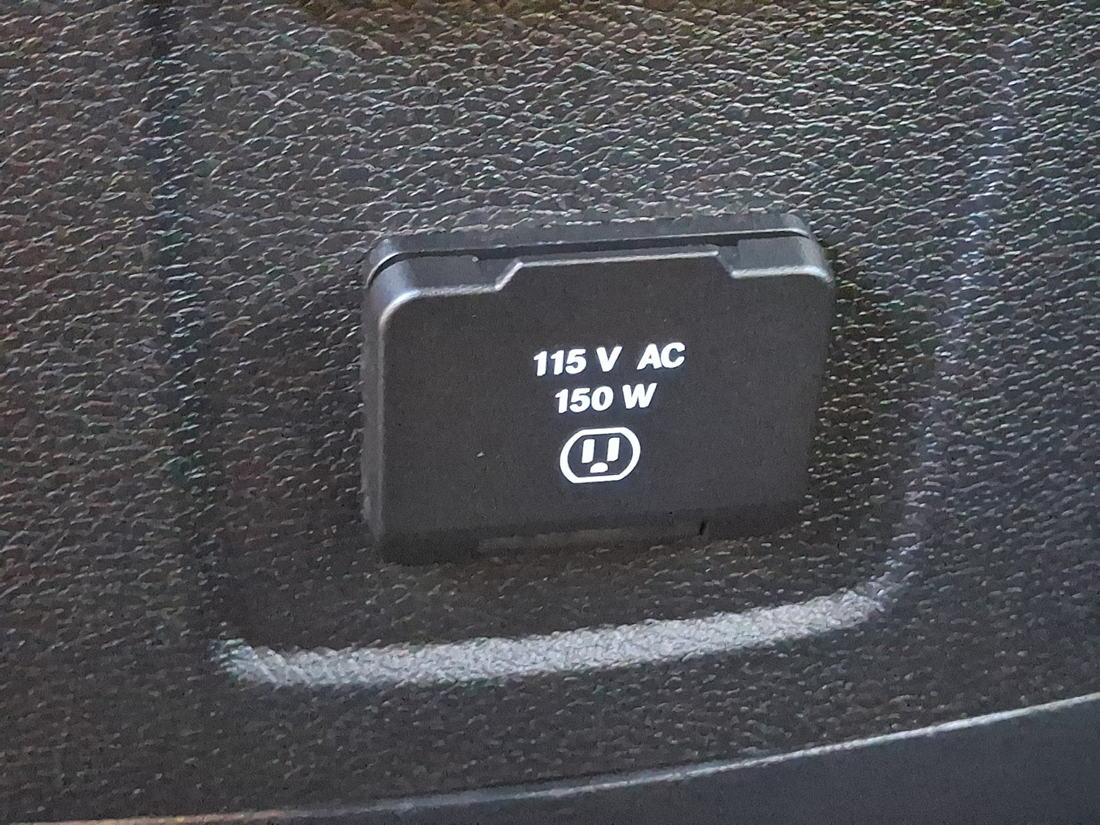 Used 2025 Jeep Wrangler Unlimited Sahara AWD/4WD image 11