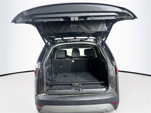 Used 2024 Land Rover Discovery S image 6