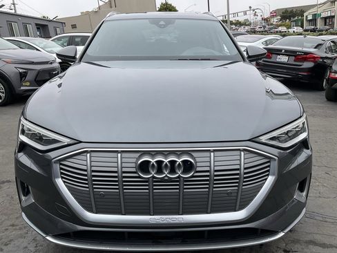 Used 2019 Audi e-tron Prestige w/ Prestige Package image 2