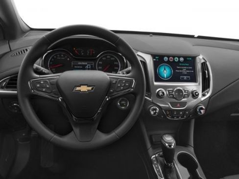 Used 2017 Chevrolet Cruze LT image 10