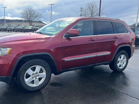 Used 2012 Jeep Grand Cherokee Laredo w/ Laredo E Group image 12