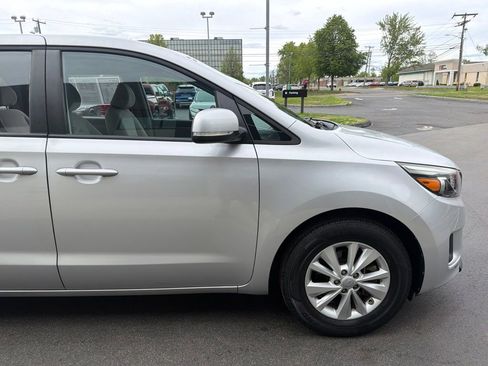 Used 2018 Kia Sedona L FWD image 6