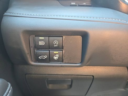 Used 2023 Toyota Highlander XLE image 14