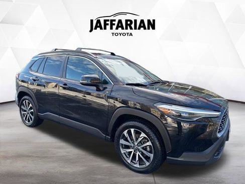 Certified 2022 Toyota Corolla Cross XLE image 2