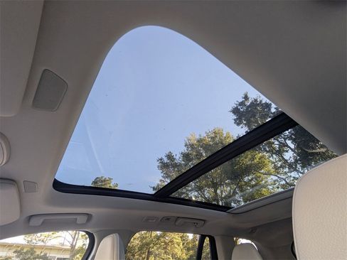 Certified 2024 Volvo XC90 T8 Plus w/ Protection Package Premier image 22