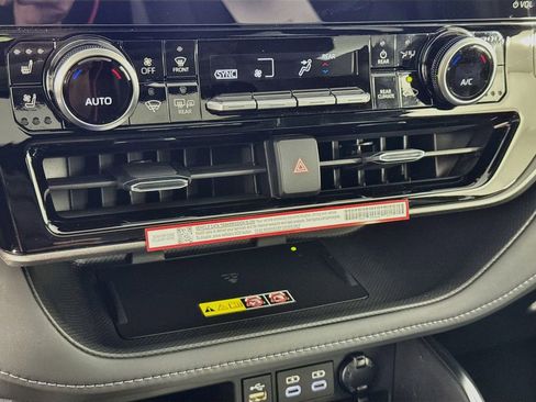 New 2026 Toyota Highlander Limited AWD/4WD image 19